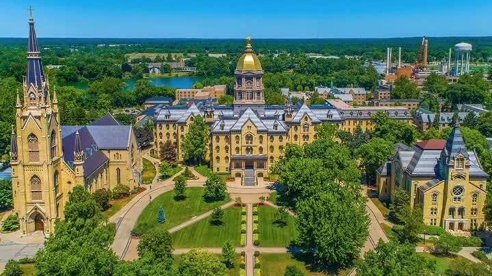The Lucky Charm Home Of The Fighting Irish! Bbq Outdoor Games Coffee South Bend Buitenkant foto